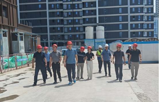 西安高新BETVLCTOR伟德国际1946集团董事长解严带队开展安全检查