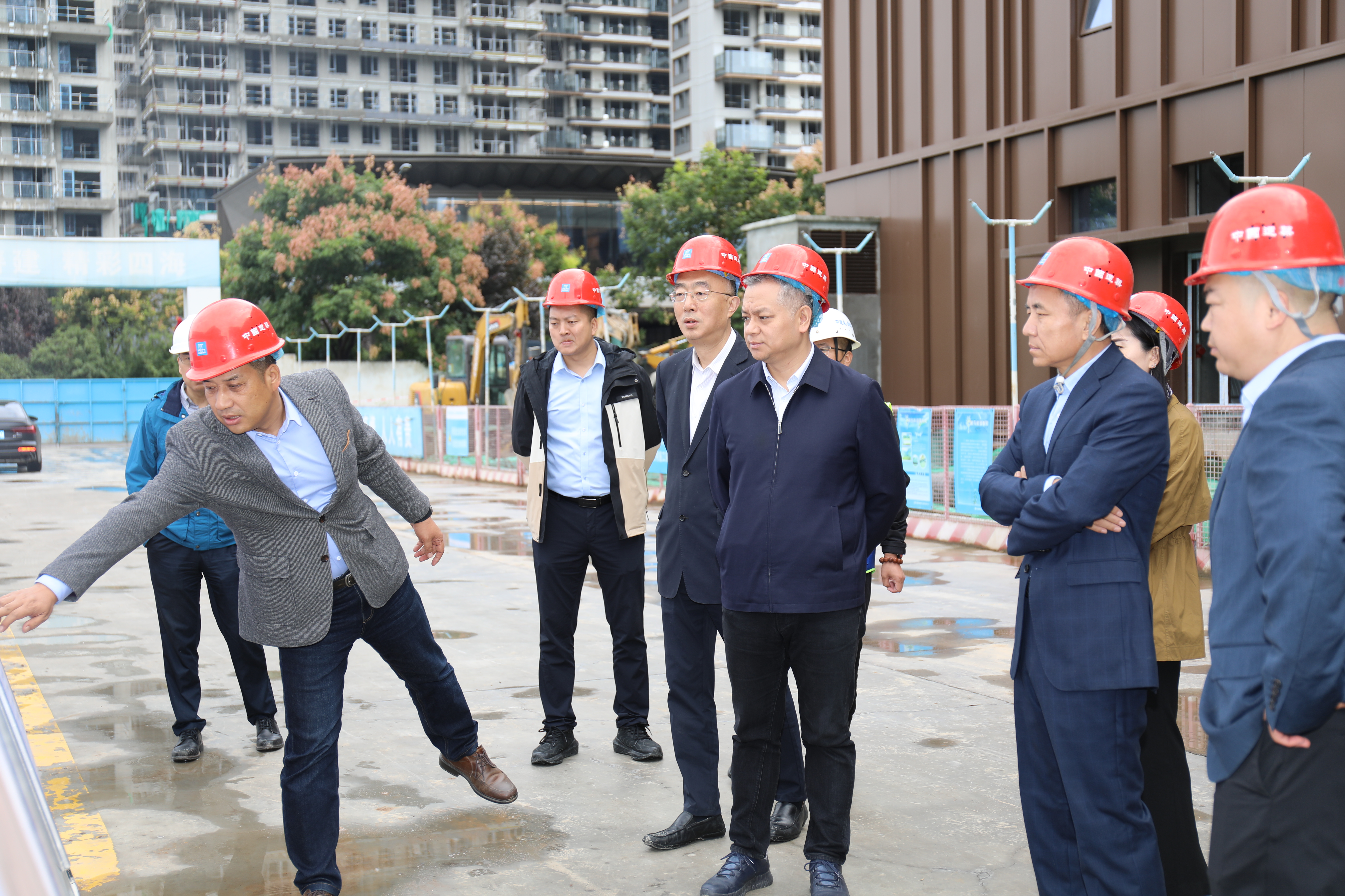 西安高新BETVLCTOR伟德国际1946集团董事长解严带队开展国庆节前安全检查